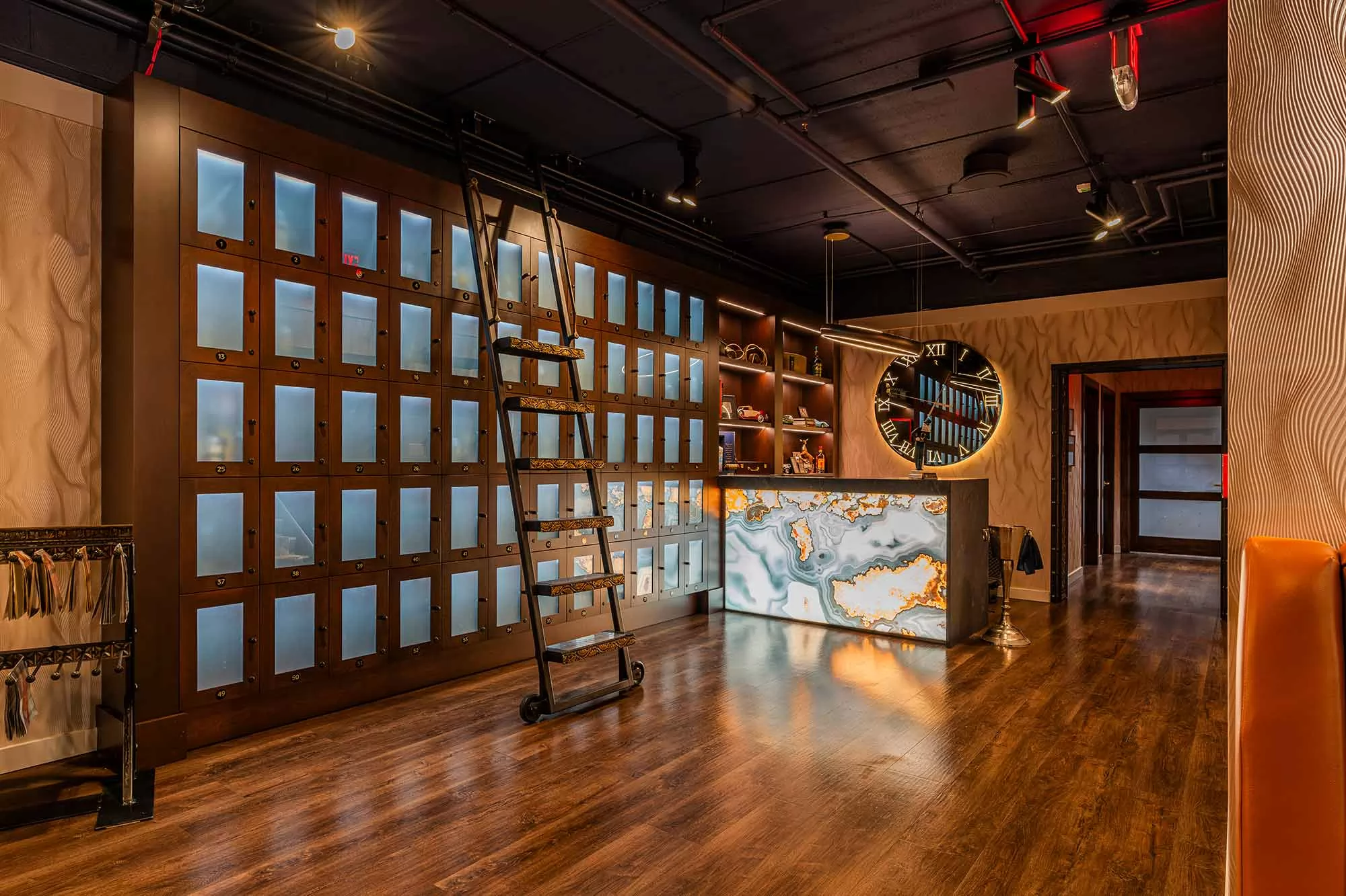 Bourbon Private Club por Moderne Living