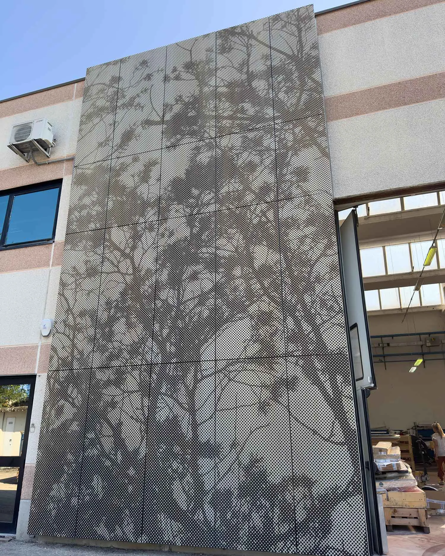Ultralight Façade