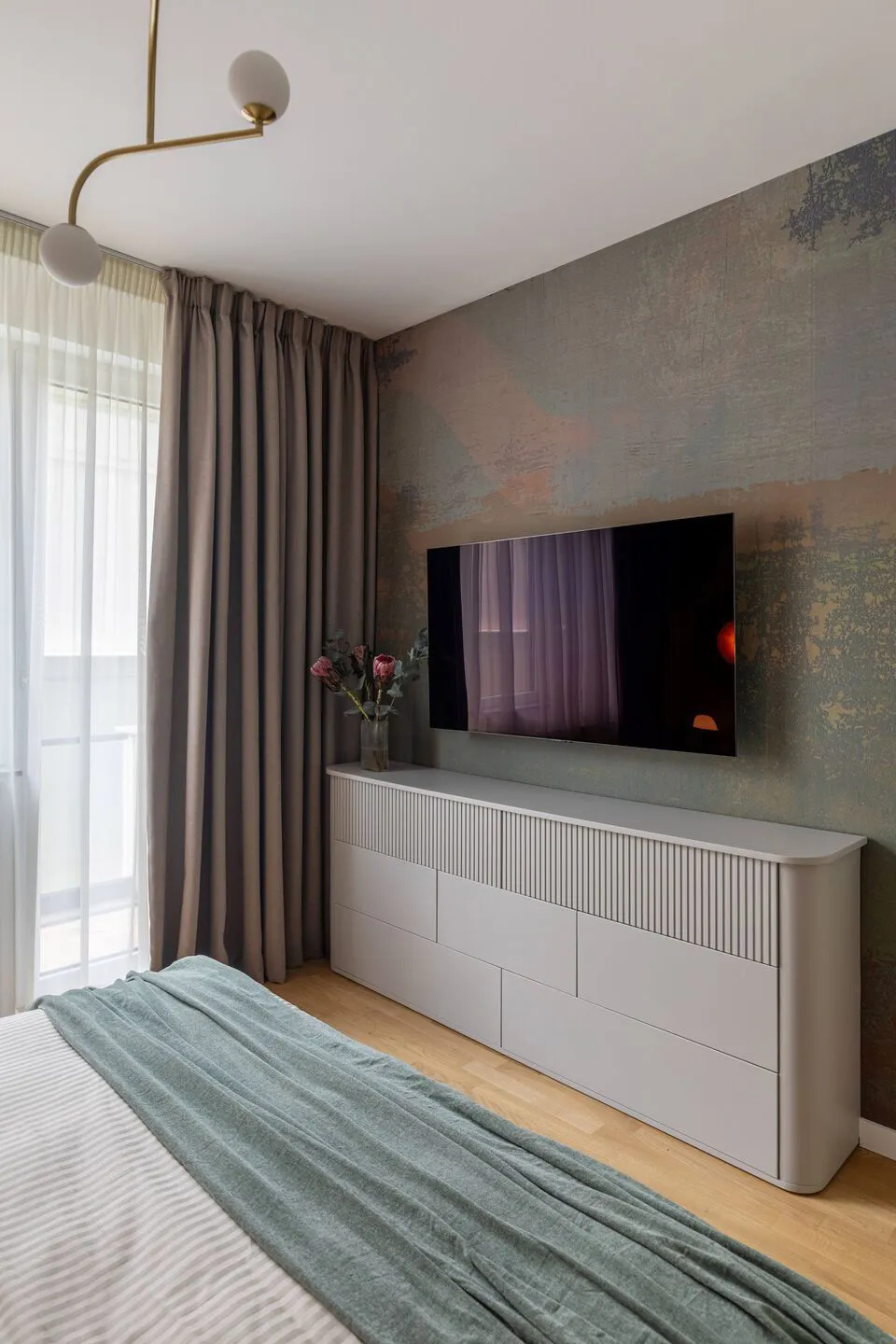 Zestful Apartment by Miso Architects