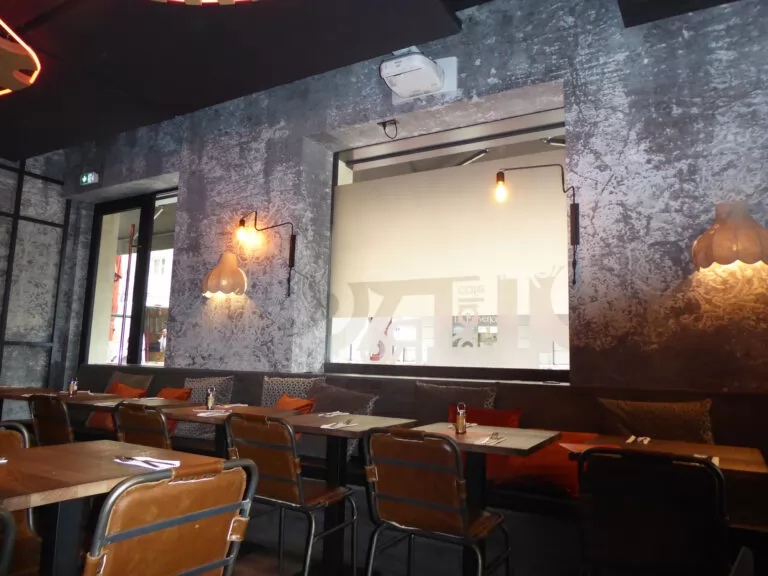 Royal Café von Brisson und Luxury Projects