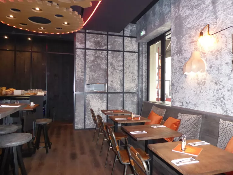 Royal Café von Brisson und Luxury Projects