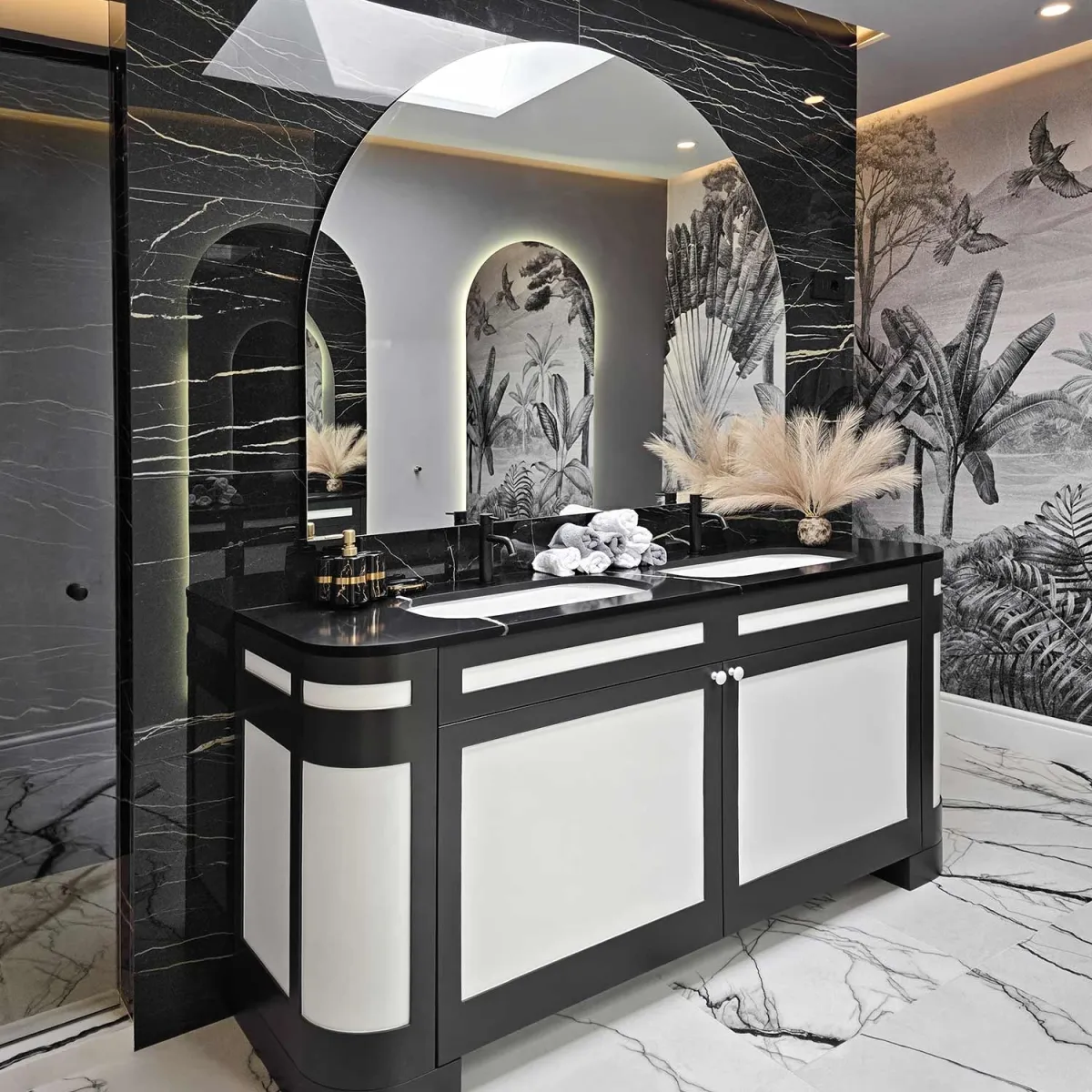 SouthGarden Penthouse by Laurentiu Paicu