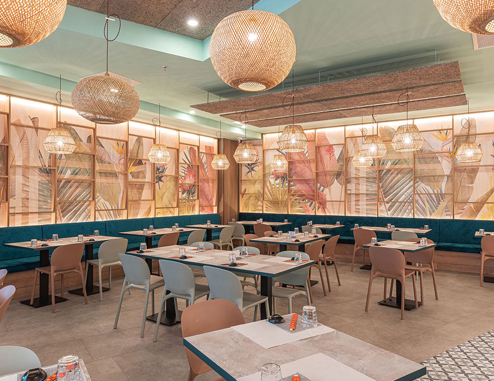 Oriental restaurant with jungle wallpaper Rico by Tecnografica
